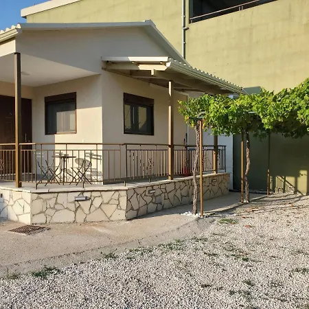 Backyard Apartment Kalligoni Exterior photo